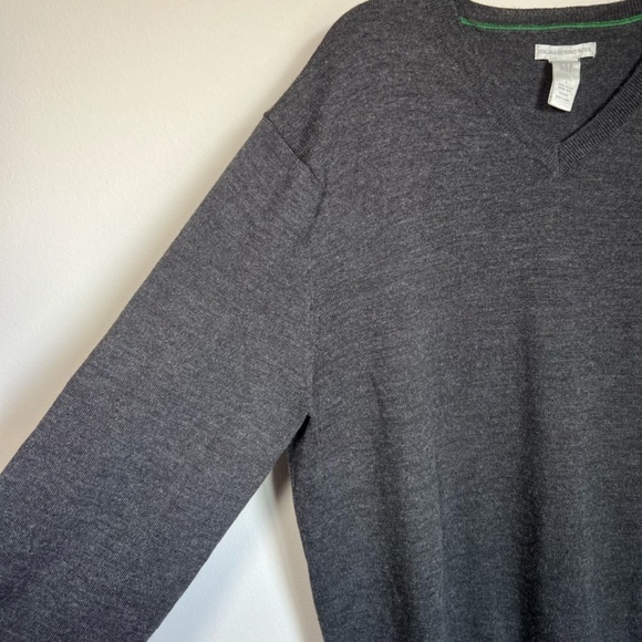 Gap Men's 100% Italian Merino Wool Sweater Charcoal Gray Tight Knit V-Neck Large - Picture 4 of 11